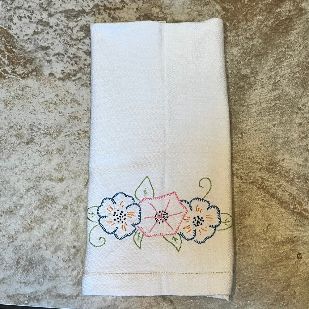 Vintage 1950s Golden Key Boott Mills Embroidered Hand Towel Floral 28x16 Linen